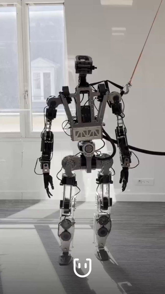 UMA Robots 团队历时9个月推出人形机器人原型 Version 0 配图