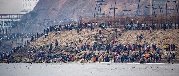 西班牙飞地休达非法移民危机致67死,西官员质疑以色列暗中策划 配图