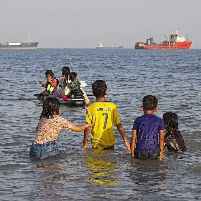 美国海上封锁压低伊朗5月原油出口,收入较3月大幅缩水 配图