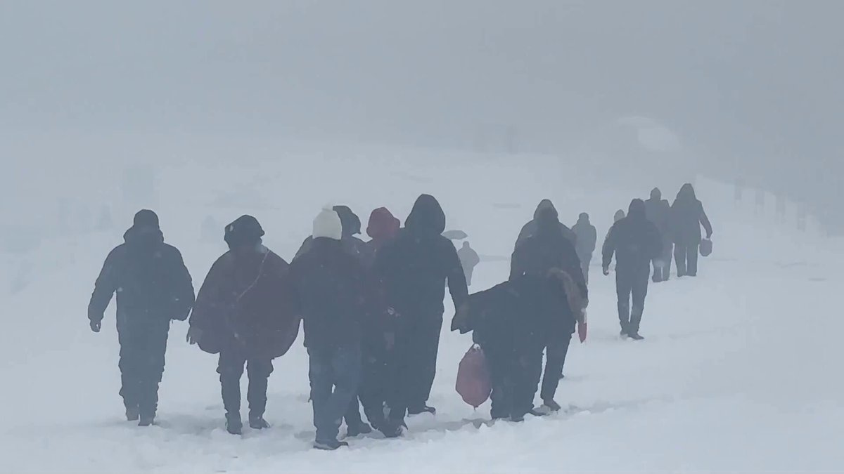 玻利维亚大雪致旅行警告,埃尔阿尔托机场临时停航 配图