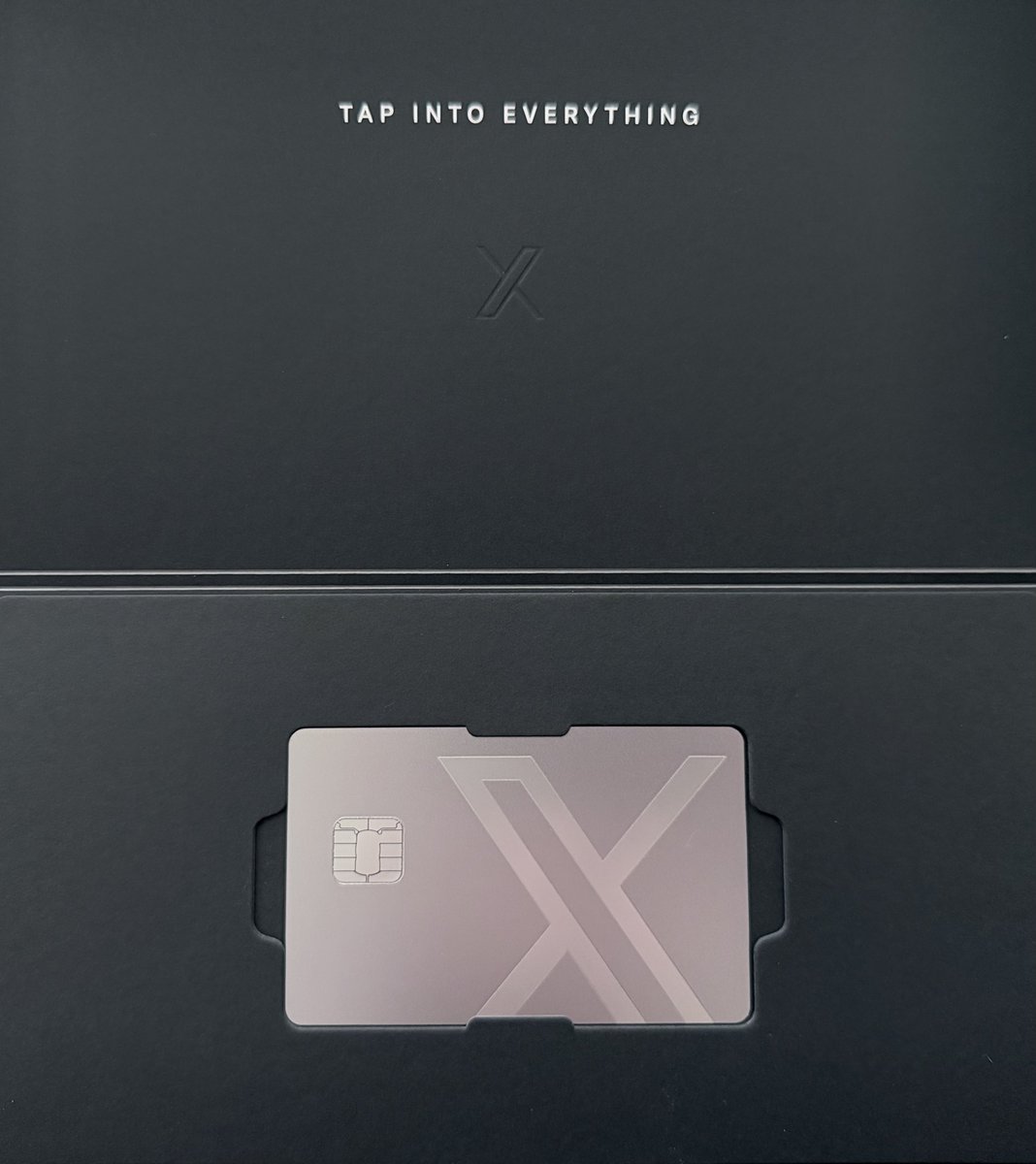 XMoney 借记卡实物细节曝光：重16克，由 Cross River Bank 发行 配图