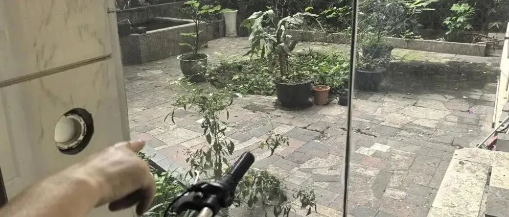 重庆一男子坠楼身亡后家属刑事自诉其妻，岳父称愿协商处理 配图