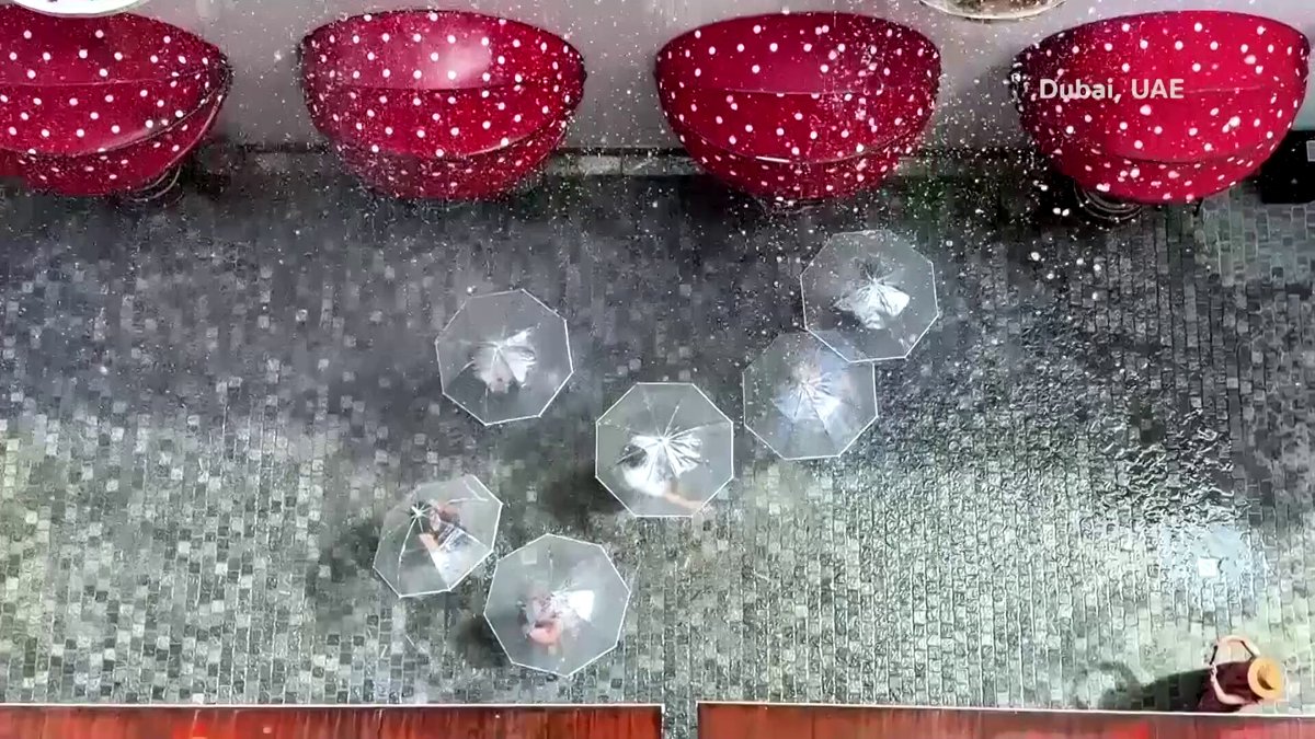 迪拜气候控制“人工雨街”成夏季户外热门景点 配图