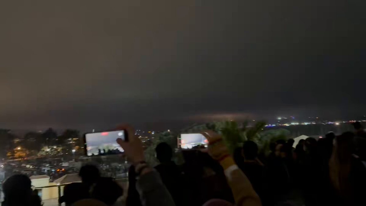 网友调侃旧金山国庆日大雾遮挡金门大桥烟花秀 配图