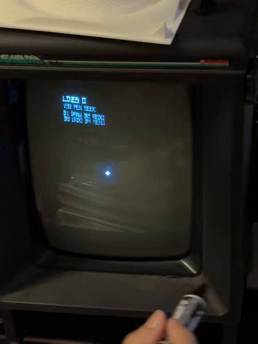开发者展示基于 Vectrex 与光笔的复古涂鸦工具 配图