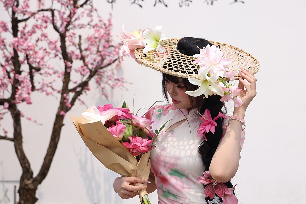 苏州姑苏区荷花市集扩容开市，日均客流超4.5万人次 配图