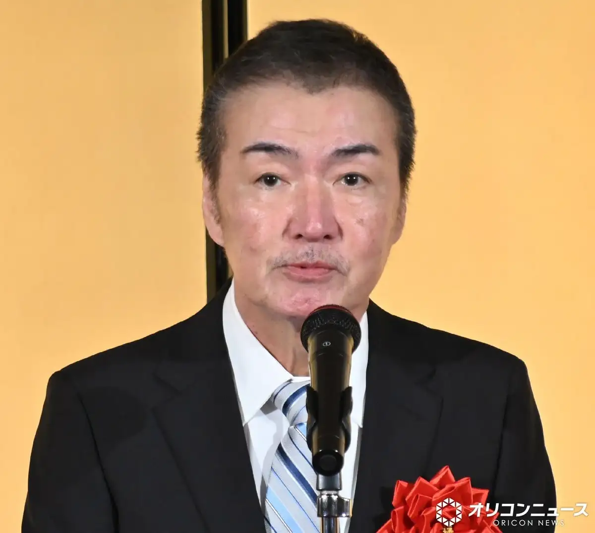 网传讲谈社发布讣告称日本作家东野圭吾因病去世 配图