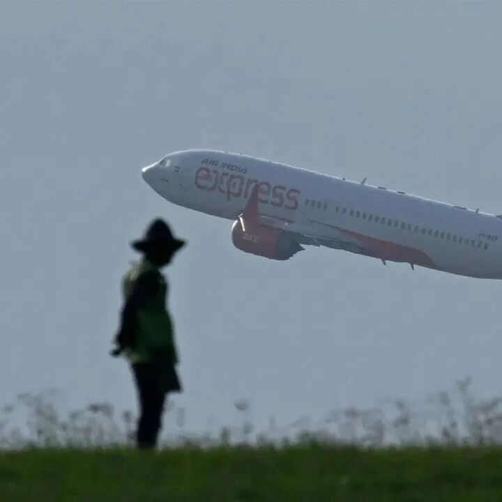 印度航空一客机飞行中突降致17人受伤，机长涉嫌毒驾 配图