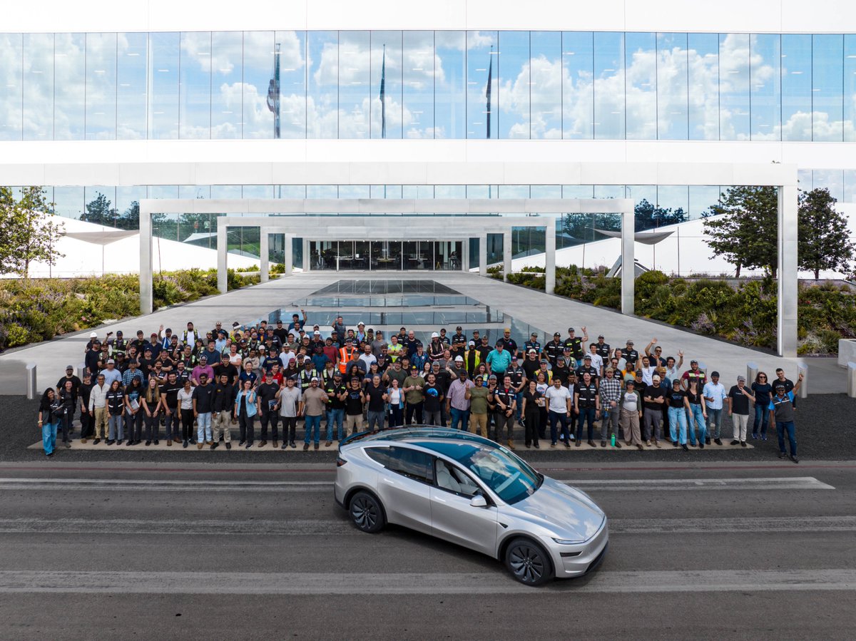 特斯拉得州工厂下线首批长轴距版 Model Y 配图