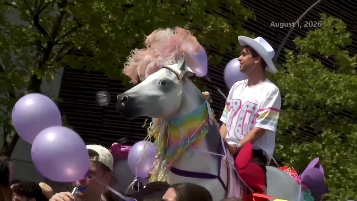 柏林袭击事件一周后，汉堡在严密安保下举行骄傲庆祝活动 配图