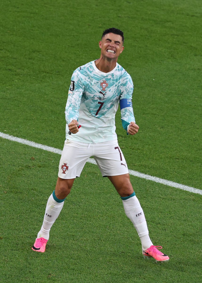 C罗当选葡萄牙对阵克罗地亚比赛FIFA全场最佳球员 配图